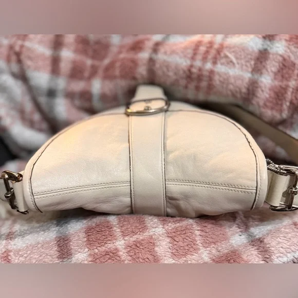 Coach 9480 Vintage Soho Flap Cowhide Crossbody (Cream) - GUC - Picture 9 of 11
